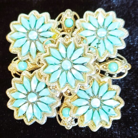 Jewelry - Blue Flower Brooch - Vintage